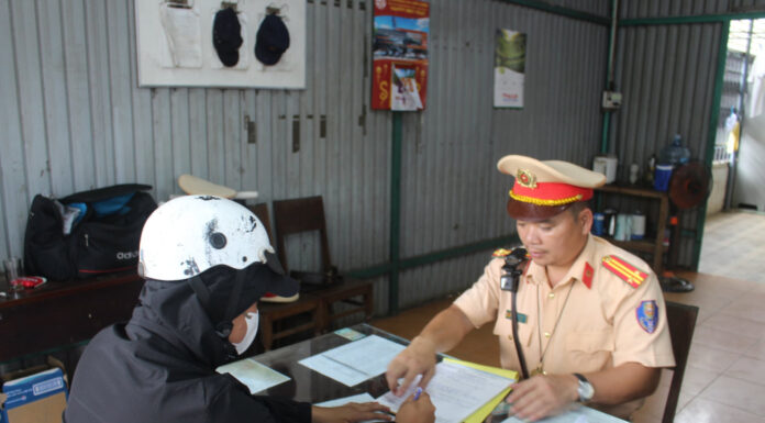 CSGT Đăk Lăk xử lý lái xe ‘không để ý tốc độ’ trên đường Hồ Chí Minh