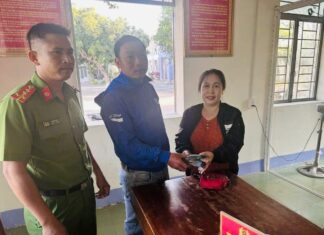 Lan tỏa hành động đẹp: Nhặt được gần 74 triệu đồng, người dân nhanh chóng giao nộp công an tìm người trả lại
